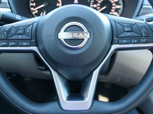 Used 2025 Nissan Altima 2.5 SV image 23