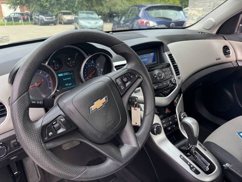 Used 2016 Chevrolet Cruze LS FWD image 12