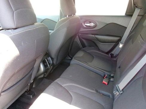Used 2016 Jeep Cherokee Latitude w/ Cold Weather Group AWD/4WD image 19