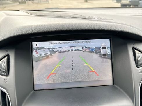 Used 2017 Ford Focus SEL image 29