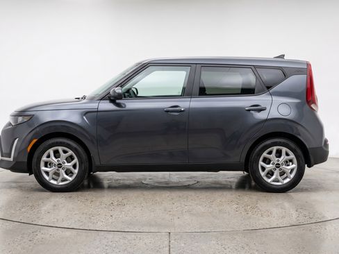 Used 2025 Kia Soul LX w/ LX Technology Package FWD image 5