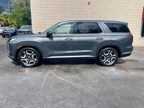 Used 2024 Hyundai Palisade SEL w/ Premium Package FWD image 2
