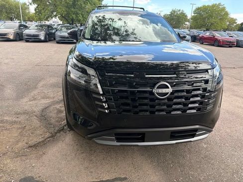 Used 2026 Nissan Pathfinder Platinum AWD/4WD image 4