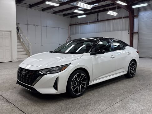 Used 2024 Nissan Sentra SR image 1