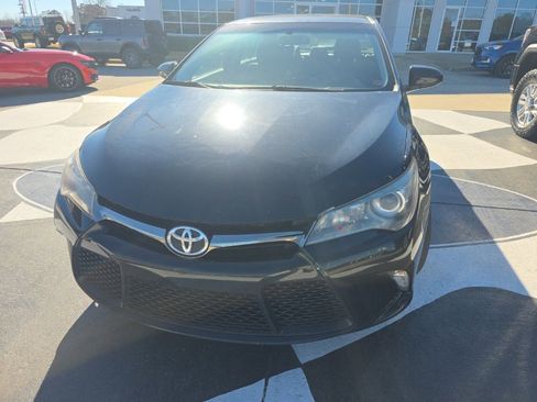 Used 2017 Toyota Camry SE image 4