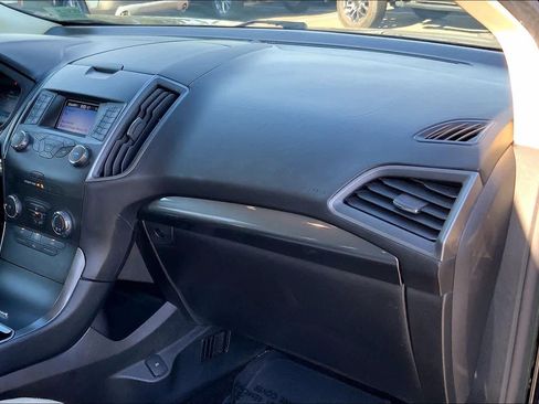 Used 2019 Ford Edge SE FWD image 18