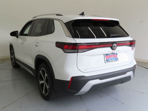 New 2026 Volkswagen Tiguan SE FWD image 5