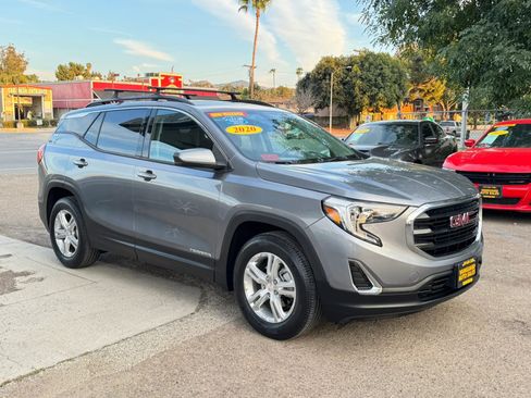 Used 2020 GMC Terrain SLE w/ Driver Convenience Package image 2