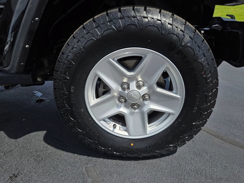Used 2022 Jeep Gladiator Sport AWD/4WD image 20