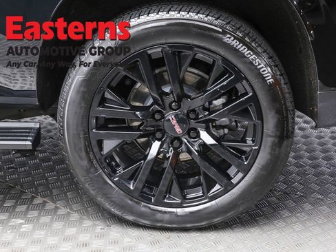 Used 2025 GMC Yukon XL Denali w/ Denali Reserve Package image 8