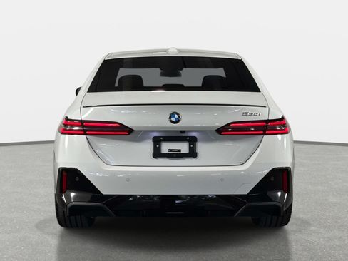 Used 2026 BMW 530i w/ M Sport Package RWD image 4