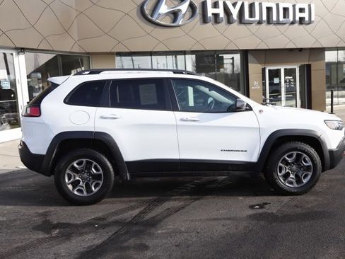 Used 2019 Jeep Cherokee Trailhawk image 2