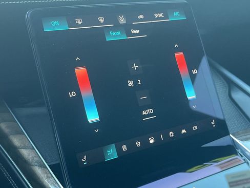 Used 2025 Cadillac Escalade Sport Platinum image 10