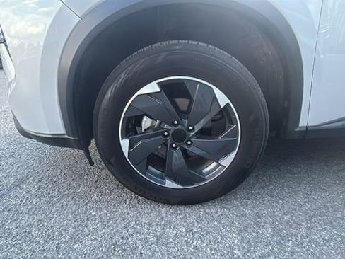 Used 2024 Nissan Rogue SV AWD/4WD image 10