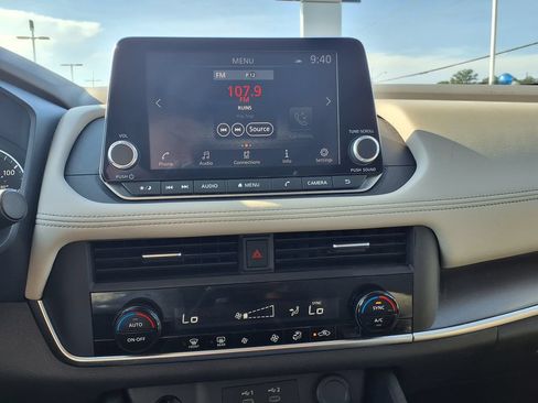 Used 2025 Nissan Rogue SV FWD image 26
