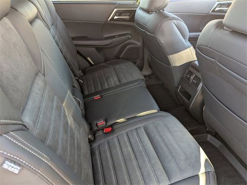New 2025 Mitsubishi Outlander SE image 9