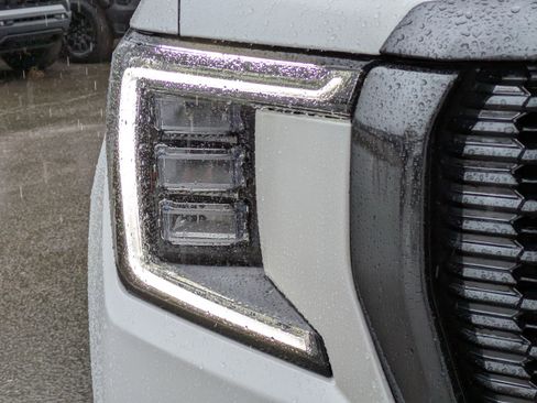 Used 2023 GMC Yukon Denali Ultimate image 10