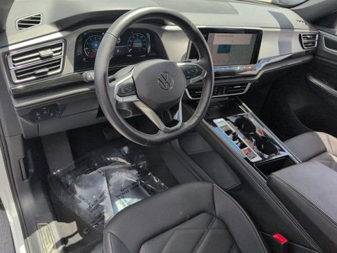 Used 2025 Volkswagen Atlas Cross Sport SE FWD image 15