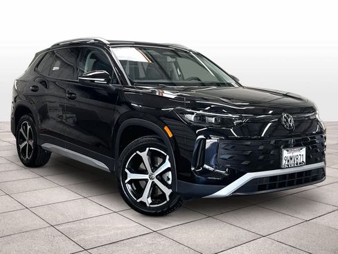 Certified 2026 Volkswagen Tiguan SE AWD/4WD image 3