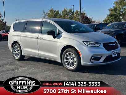 New 2026 Chrysler Pacifica Select