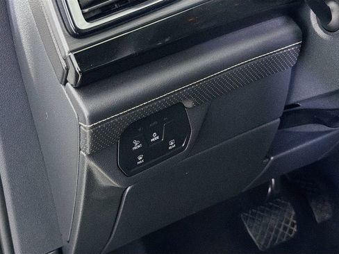 Used 2025 Volkswagen Atlas Cross Sport SE FWD image 12