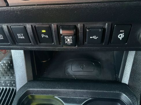 Used 2020 Toyota Tacoma TRD Sport w/ Technology Package image 26