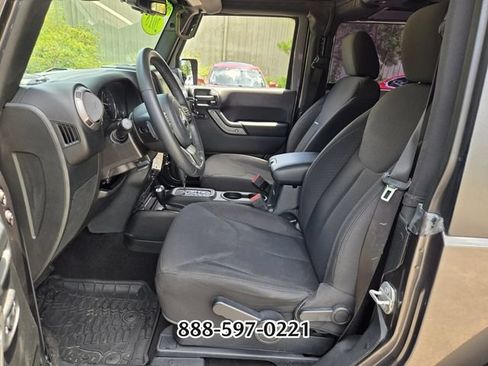 Used 2018 Jeep Wrangler Sport AWD/4WD image 13