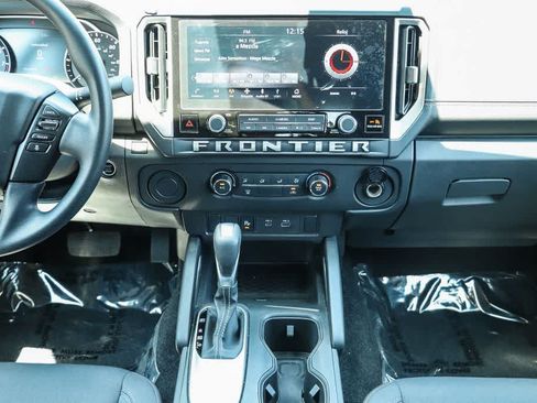 Used 2025 Nissan Frontier SV RWD image 11