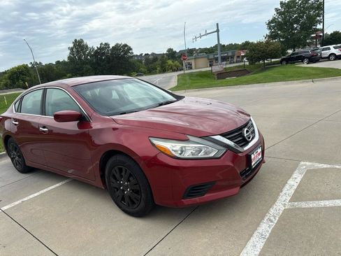 Used 2016 Nissan Altima 2.5 S w/ Power Driver Seat Package FWD image 3