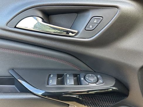 Used 2025 Chevrolet Trax RS w/ Sunroof Package image 14