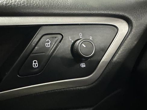 Used 2016 Volkswagen e-Golf SE image 28