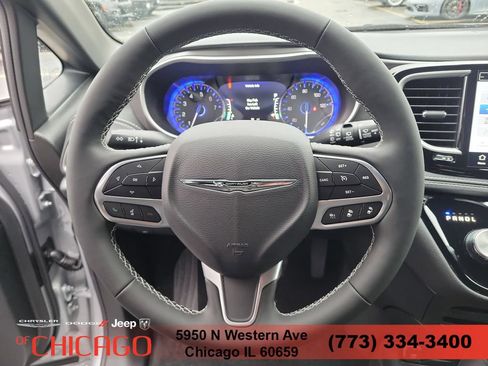 New 2026 Chrysler Pacifica Select FWD image 22