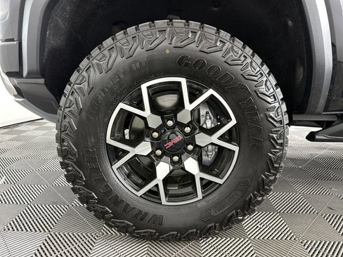 New 2025 GMC Canyon AT4 w/ AT4X Package image 9