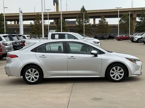 Used 2025 Toyota Corolla LE FWD image 3