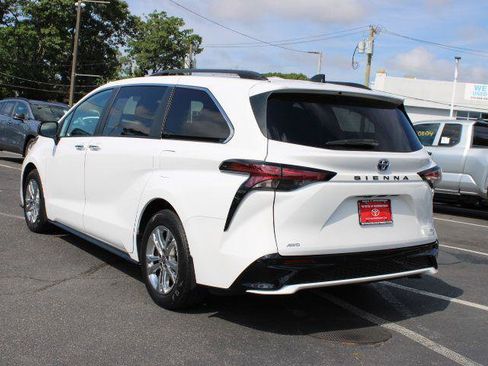 Certified 2023 Toyota Sienna XSE w/ XSE Plus Package AWD/4WD image 3