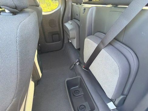 Used 2019 Nissan Frontier SV AWD/4WD image 12