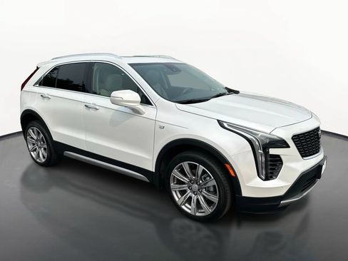 Certified 2023 Cadillac XT4 Premium Luxury AWD/4WD image 3