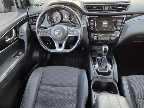 Used 2022 Nissan Rogue Sport SV w/ Technology Package image 8