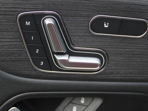 Used 2023 Mercedes-Benz EQB 300 4MATIC image 44