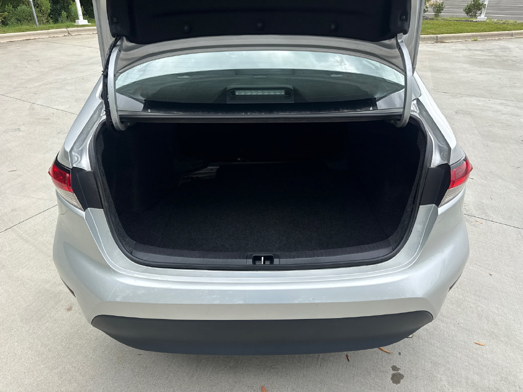 Used 2025 Toyota Corolla LE FWD image 33