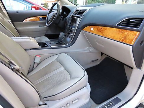 Used 2013 Lincoln MKX FWD image 19