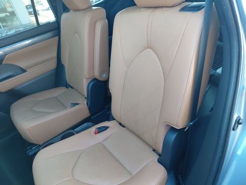 Used 2020 Toyota Highlander Platinum image 31
