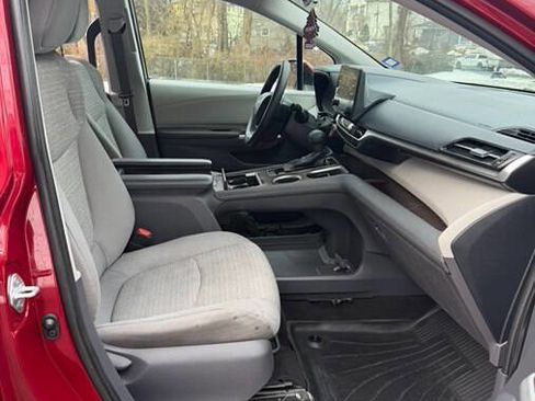 Used 2021 Toyota Sienna LE image 24