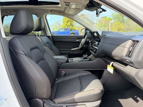 New 2026 Nissan Pathfinder SL w/ SL Premium Package AWD/4WD image 10