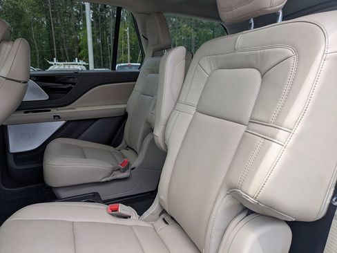 Used 2022 Lincoln Aviator Grand Touring w/ Equipment Group 301A AWD/4WD image 18