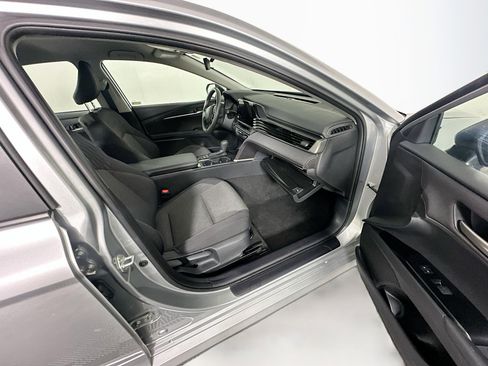 Used 2025 Toyota Camry LE image 30