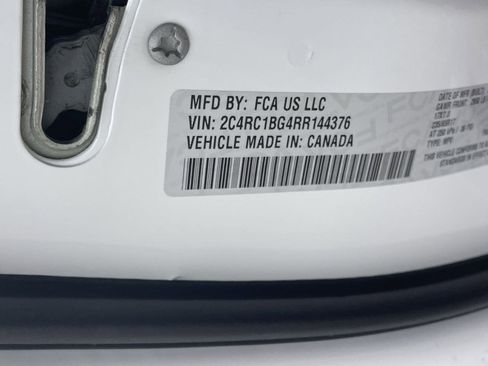 Used 2024 Chrysler Pacifica Touring-L FWD image 33