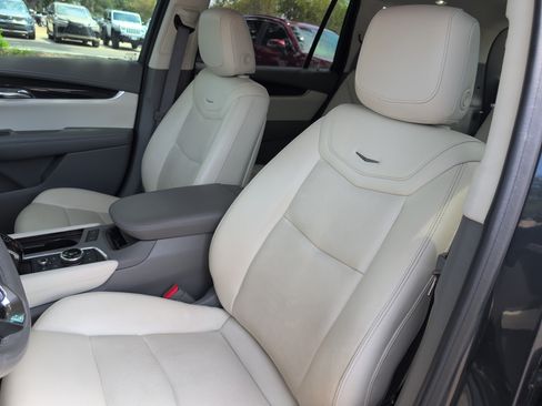 Used 2020 Cadillac XT6 Premium Luxury FWD image 5