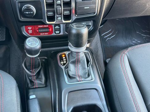 Used 2021 Jeep Wrangler Unlimited Rubicon AWD/4WD image 13