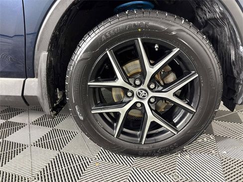 Used 2017 Toyota RAV4 SE image 30